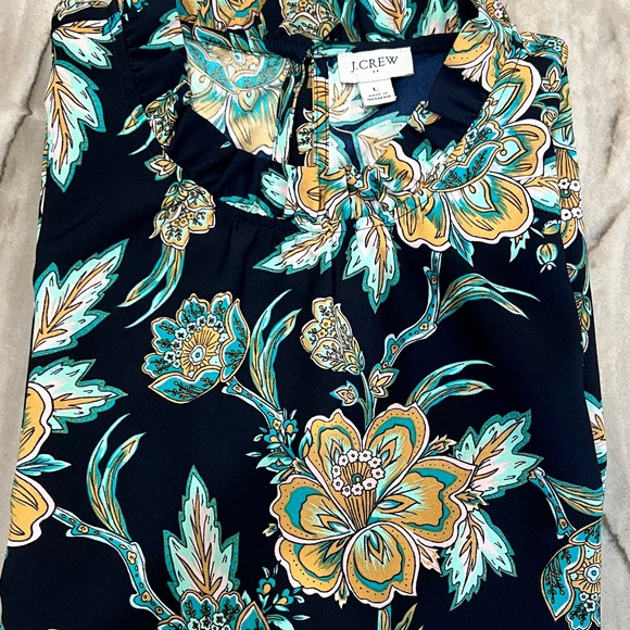 Sleeveless ruffleneck top - Picture 2 of 2